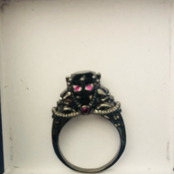 NWOT- CHARLINLIOL: Women’s Punk Style Skull Ring- Size 7. NEW, NEVER WORN. - Picture 3 of 5